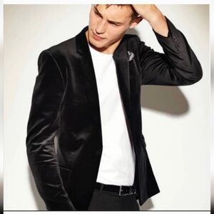 H&M black velvet suit jacket 38R. Medium